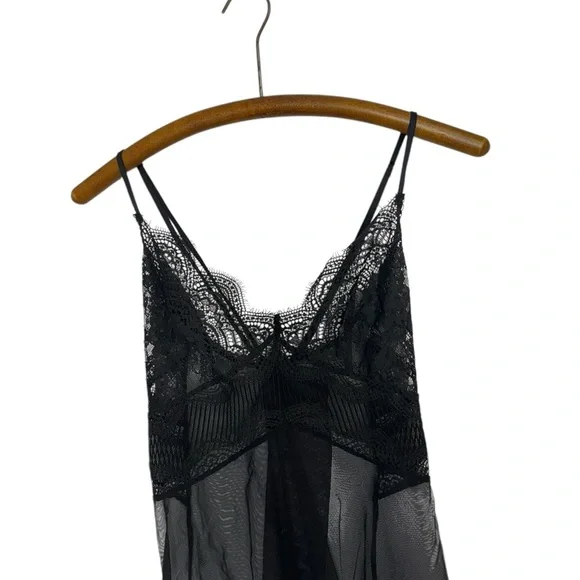 Victoria’s Secret Black Lace and Mesh Teddy size M - Picture 2 of 4